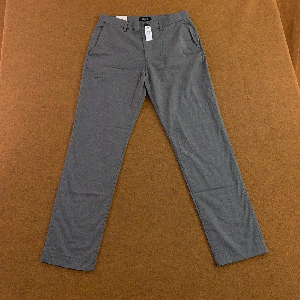 Banana Republic Mens 31x32 Grey Slim Core Temp Chino Pants NWT